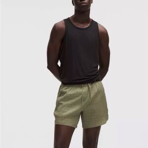 Men's Lululemon Mile Maker Run Short 6”, Large